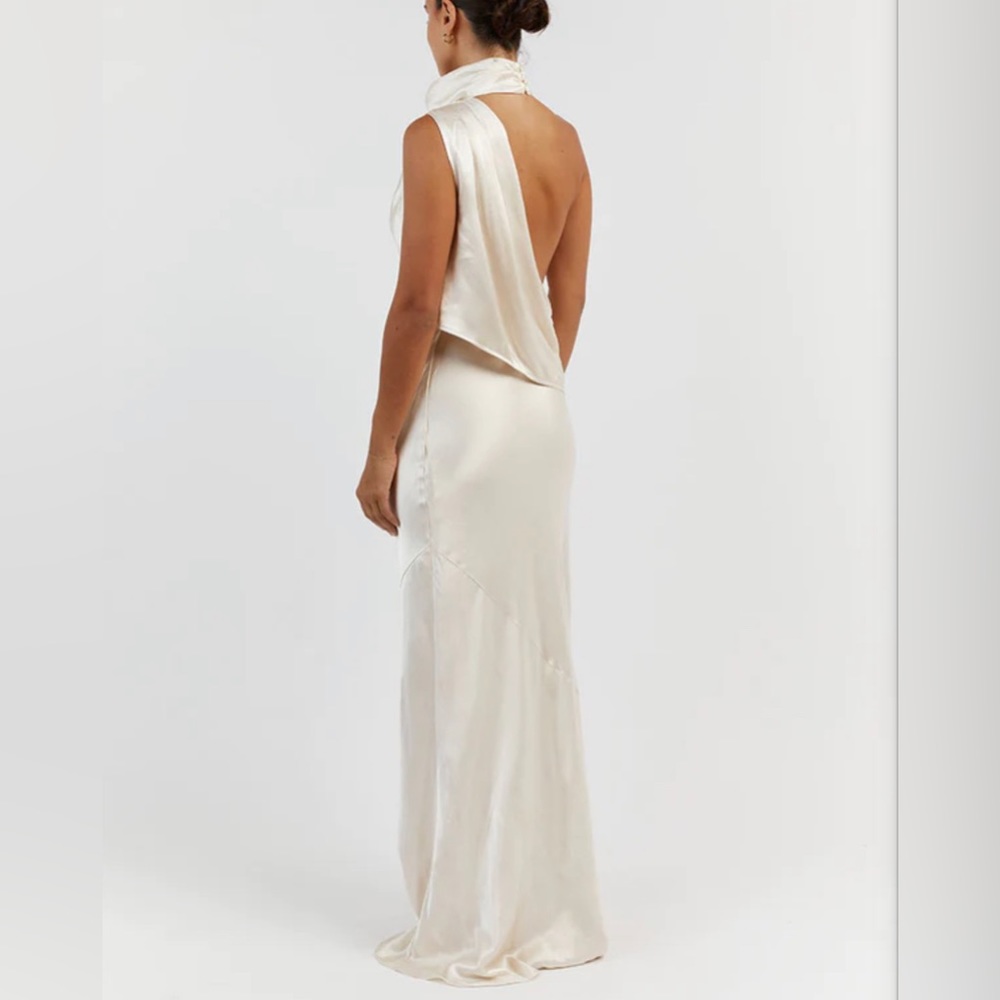 DISSH aisle pearl satin backless dress